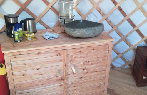 Haut-Bois Cabin | Cozy Retreat at The Froidefontaine Yurt with Spa & Breakfast