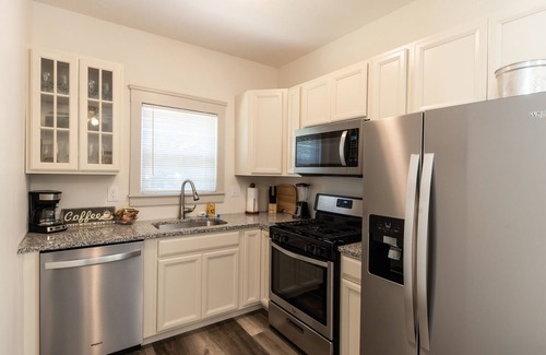 Lorain House | Experience The Front House by the Lake with Pet-Friendly Comfort