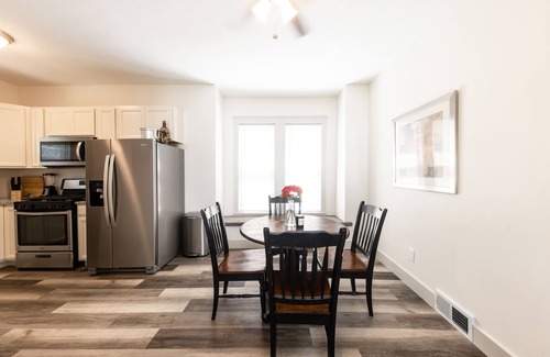 Lorain House | Experience The Front House by the Lake with Pet-Friendly Comfort