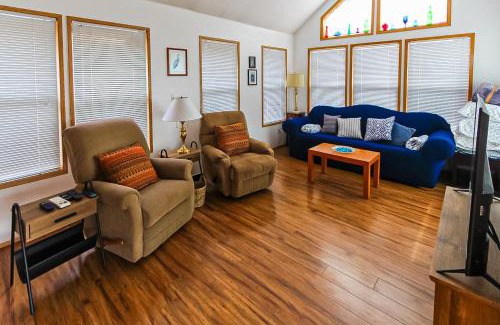 Brookings House | Discover The Frosty Walrus: Family & Pet Friendly Retreat