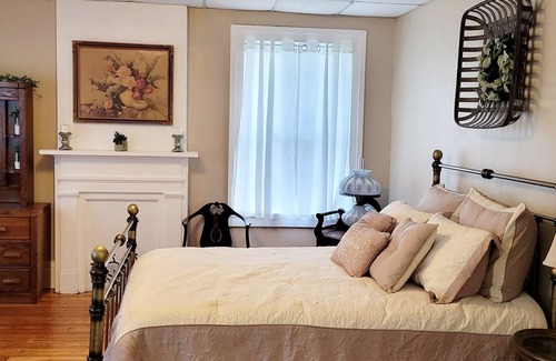 Mount Vernon Bed & Breakfast | Experience The Fry Guest House Bed & Breakfast Awaits You!