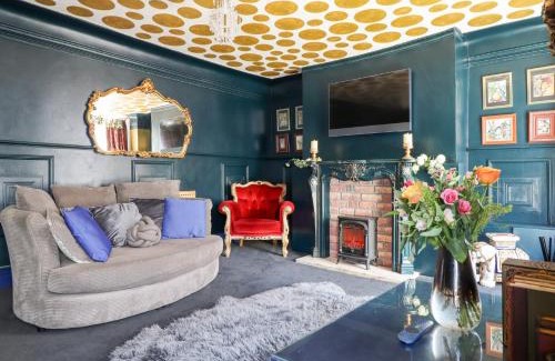 Treffynnon Apartment | Pet-Friendly Retreat at The Funky Flat – 4-Star Excellence!