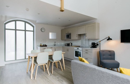 Barnetby House | Guest Rated: The Gables - 2 Bedroom Cottage with Kitchen