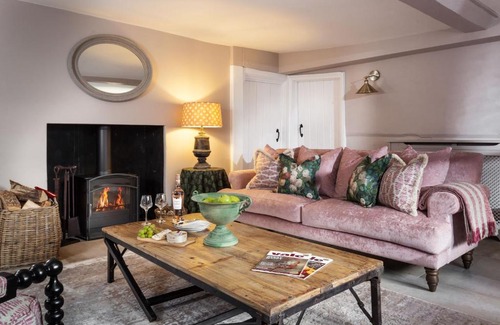 Cow Honeybourne House | Experience The Gables: A Unique Retreat Awaits You