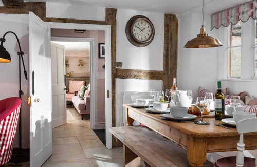 Cow Honeybourne House | Experience The Gables: A Unique Retreat Awaits You