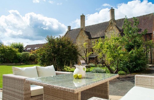Cow Honeybourne House | Experience The Gables: A Unique Retreat Awaits You