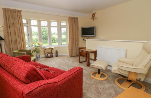 Ripley Apartment | Exceptional Stay at The Gables - Child Friendly Comfort