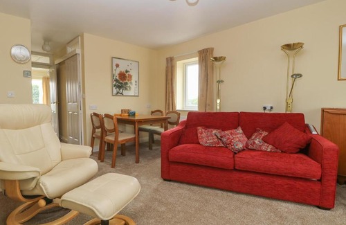 Ripley Apartment | Exceptional Stay at The Gables - Child Friendly Comfort
