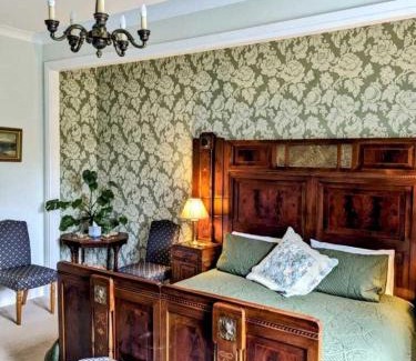 Duddo Bed & Breakfast | Quaint Gables Bed & Breakfast | Guest Rated 9.9/10