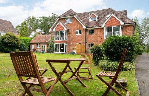 Canford Cliffs Apartment | Beautiful 3 Bedroom Penthouse at The Gables Poole