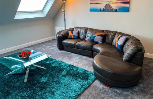 Canford Cliffs Apartment | Beautiful 3 Bedroom Penthouse at The Gables Poole