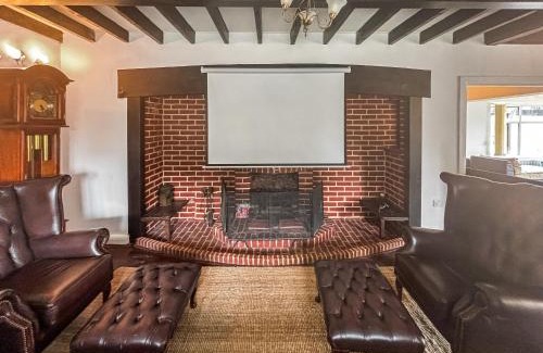 Chipstead House | The Gables - Uk47818
