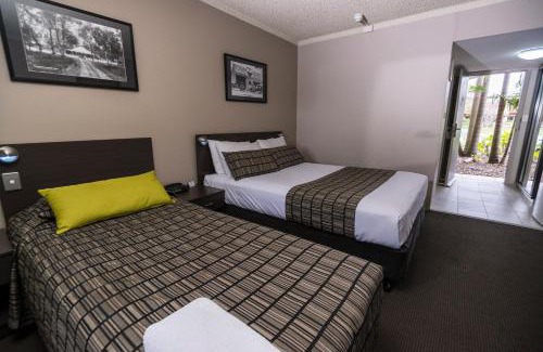 West Gosford Hotel | Galaxy Motel: Exceptional Oceanfront Stay with Pool & Hot Tub