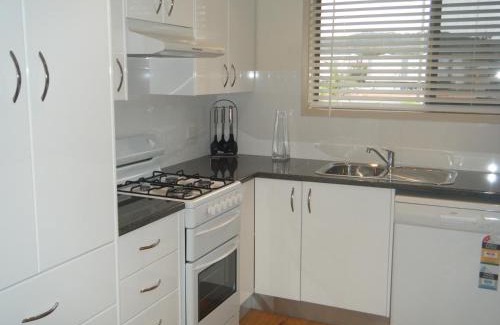 West Gosford Hotel | Galaxy Motel: Exceptional Oceanfront Stay with Pool & Hot Tub