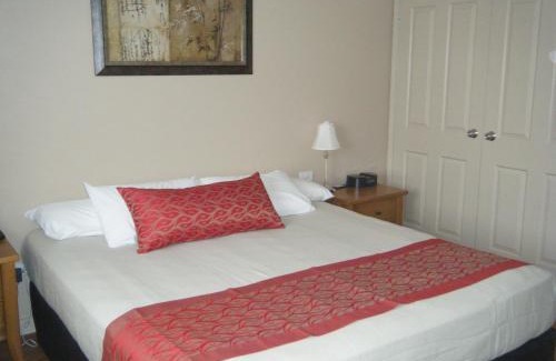 West Gosford Hotel | Galaxy Motel: Exceptional Oceanfront Stay with Pool & Hot Tub