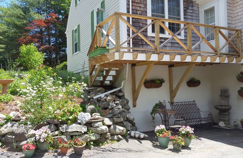Damariscotta Apartment | Discover The Gallery Apartment: Beachfront Bliss Awaits
