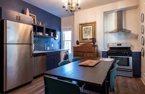Clifton Apartment | Stunning Gallery Loft: Walk to Dining & Top Amenities!