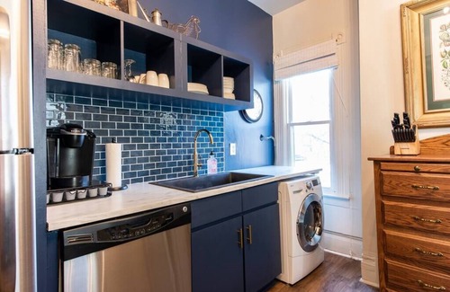 Clifton Apartment | Stunning Gallery Loft: Walk to Dining & Top Amenities!