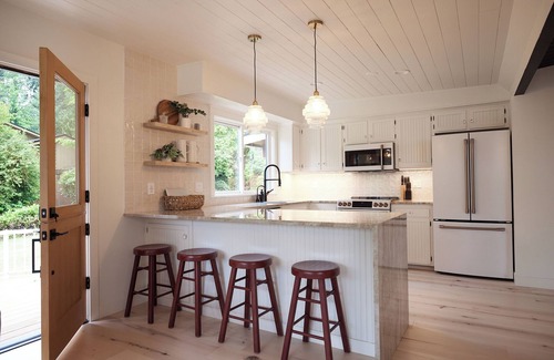 Lake Roesiger House | Elegant Lakehouse Retreat with Ocean View and Kid-Friendly Amenities