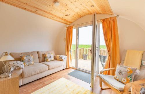 Newton Stewart Apartment | Cozy Couples Retreat with Hot Tub & Scenic Views - The Bee Hive