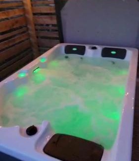 Newton Stewart Apartment | Cozy Couples Retreat with Hot Tub & Scenic Views - The Bee Hive