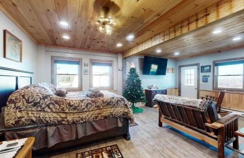 Prattsburgh House | Family-Friendly Stay at The Gambrel House
