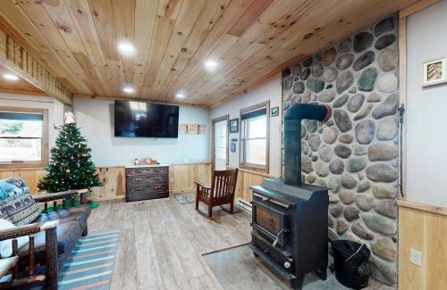 Prattsburgh House | Family-Friendly Stay at The Gambrel House