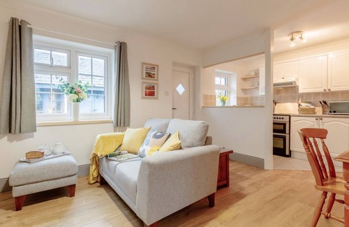 Llanrhidian Higher Cottage | Discover The Game Cottage at Blaen Cedi Farm - Rated 10/10