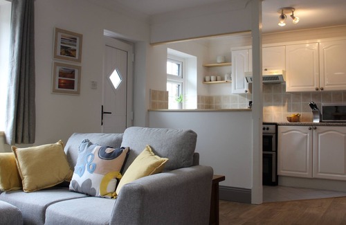 Llanrhidian Higher Cottage | Discover The Game Cottage at Blaen Cedi Farm - Rated 10/10