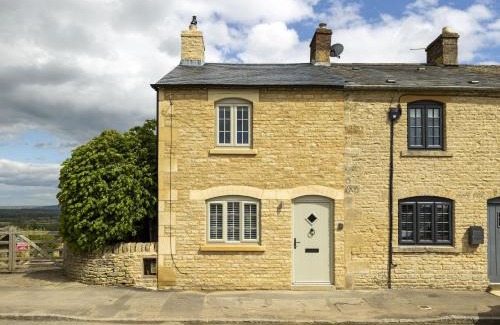 Blockley House | Pet-Friendly Retreat at The Gap: Your Next Getaway Awaits
