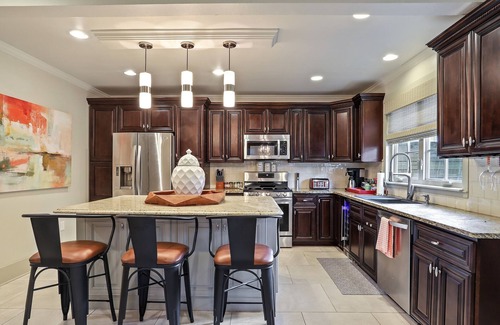 Roseland Terrace Historic District House | Garden District Retreat: A Perfect Stay Near It All!