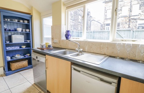 Harrogate Cottage | Family-Friendly Garden Flat in Harrogate with Kitchen