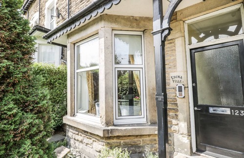 Harrogate Cottage | Family-Friendly Garden Flat in Harrogate with Kitchen