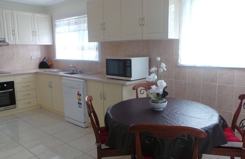 South Tamworth House | Discover The Garden House: Guest Rated 9.8 & Free Wi-Fi