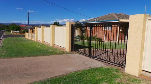 South Tamworth House | Inviting The Garden House: Family-Friendly with Kitchenette