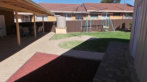 South Tamworth House | Inviting The Garden House: Family-Friendly with Kitchenette