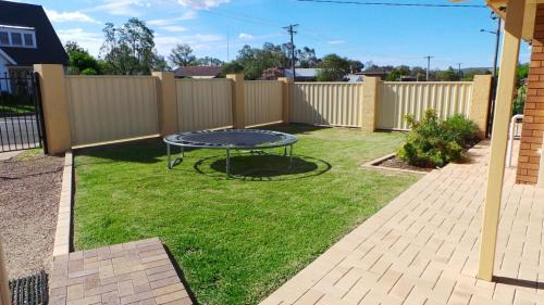 South Tamworth House | Inviting The Garden House: Family-Friendly with Kitchenette