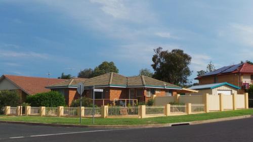 South Tamworth House | Inviting The Garden House: Family-Friendly with Kitchenette