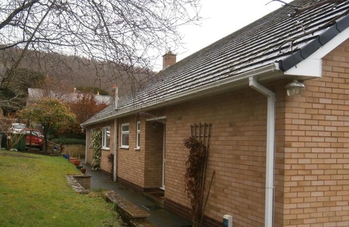 Knighton Bed & Breakfast | Cozy Escape at The Garden House B&B with Breakfast Included