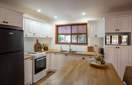 Rylstone House | Garden House Rylstone: Ideal Family Retreat with Pets Welcome