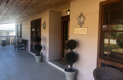 Rylstone House | Garden House Rylstone: Ideal Family Retreat with Pets Welcome
