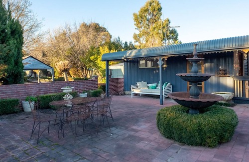 Rylstone House | Garden House Rylstone: Ideal Family Retreat with Pets Welcome