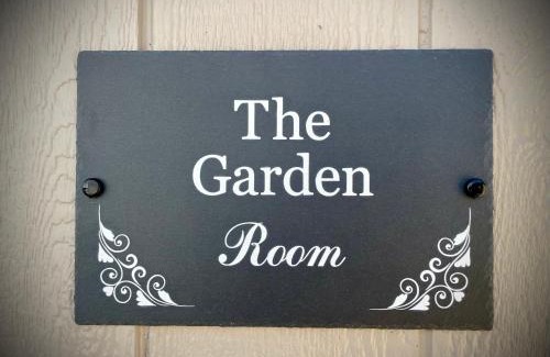 Saint Ann's Chapel Apartment | Cozy Garden Room Stay in Cornwall with Hot Tub & Breakfast