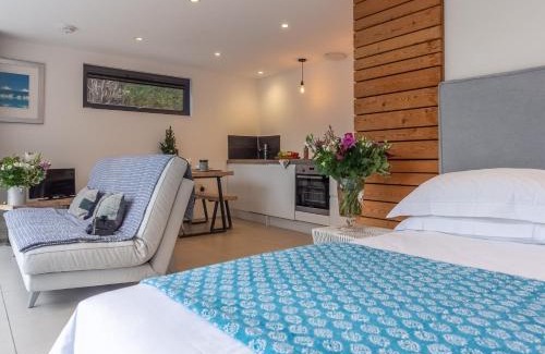 Plumpton Green House | Discover The Garden Room: Pet-Friendly Retreat Awaits