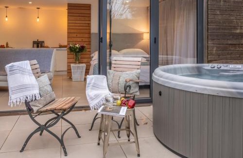 Plumpton Green House | Discover The Garden Room: Pet-Friendly Retreat Awaits
