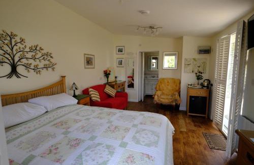 Martlesham Heath Apartment | Discover The Garden Room: Guest Rated 9.5/10 for Comfort