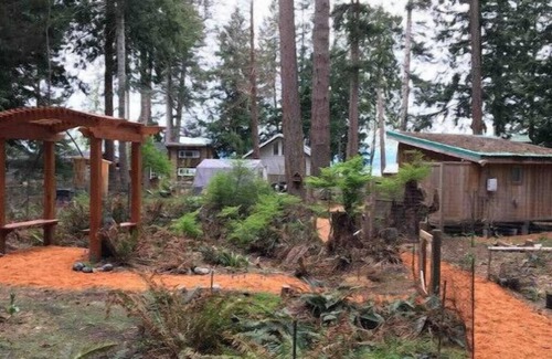 Savary Island House | Immaculate Garden Suite - Top-Rated Family Retreat