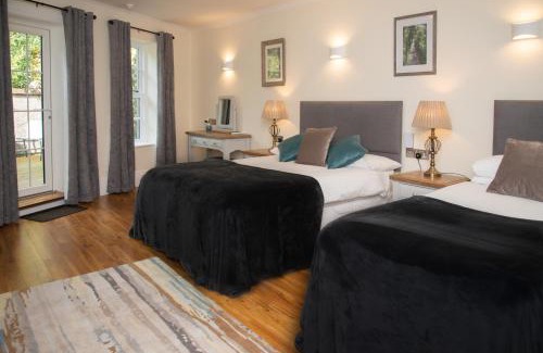 Mullinavat Hotel | Charming Getaway at The Garrandarragh Inn - 4 Star Retreat