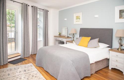 Mullinavat Hotel | Charming Getaway at The Garrandarragh Inn - 4 Star Retreat