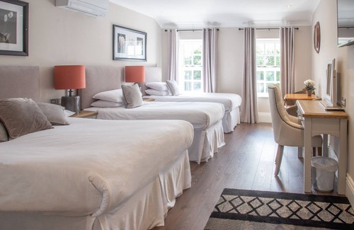 Mullinavat Hotel | Experience Comfort at The Garrandarragh Inn - 4 Stars